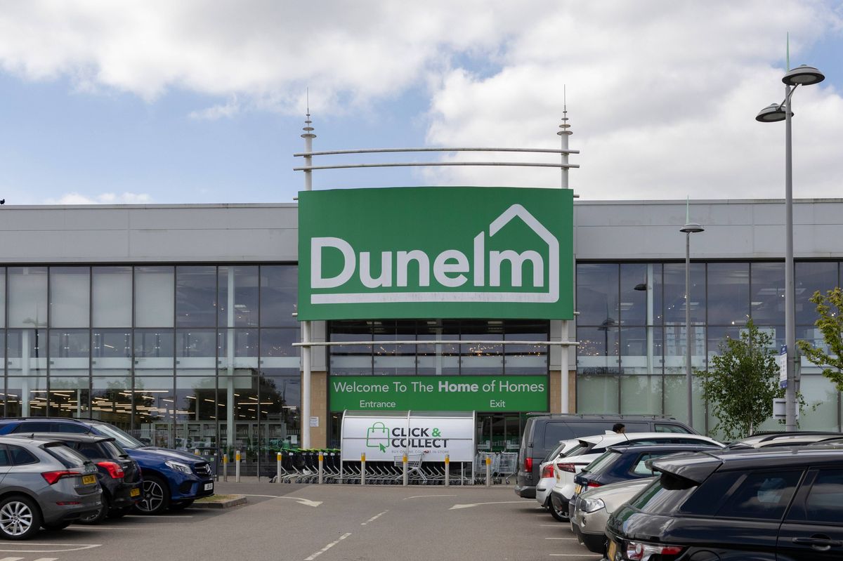 Dunelm Shoppers Flock to 30% Off Sabrina Floral Washable Rug